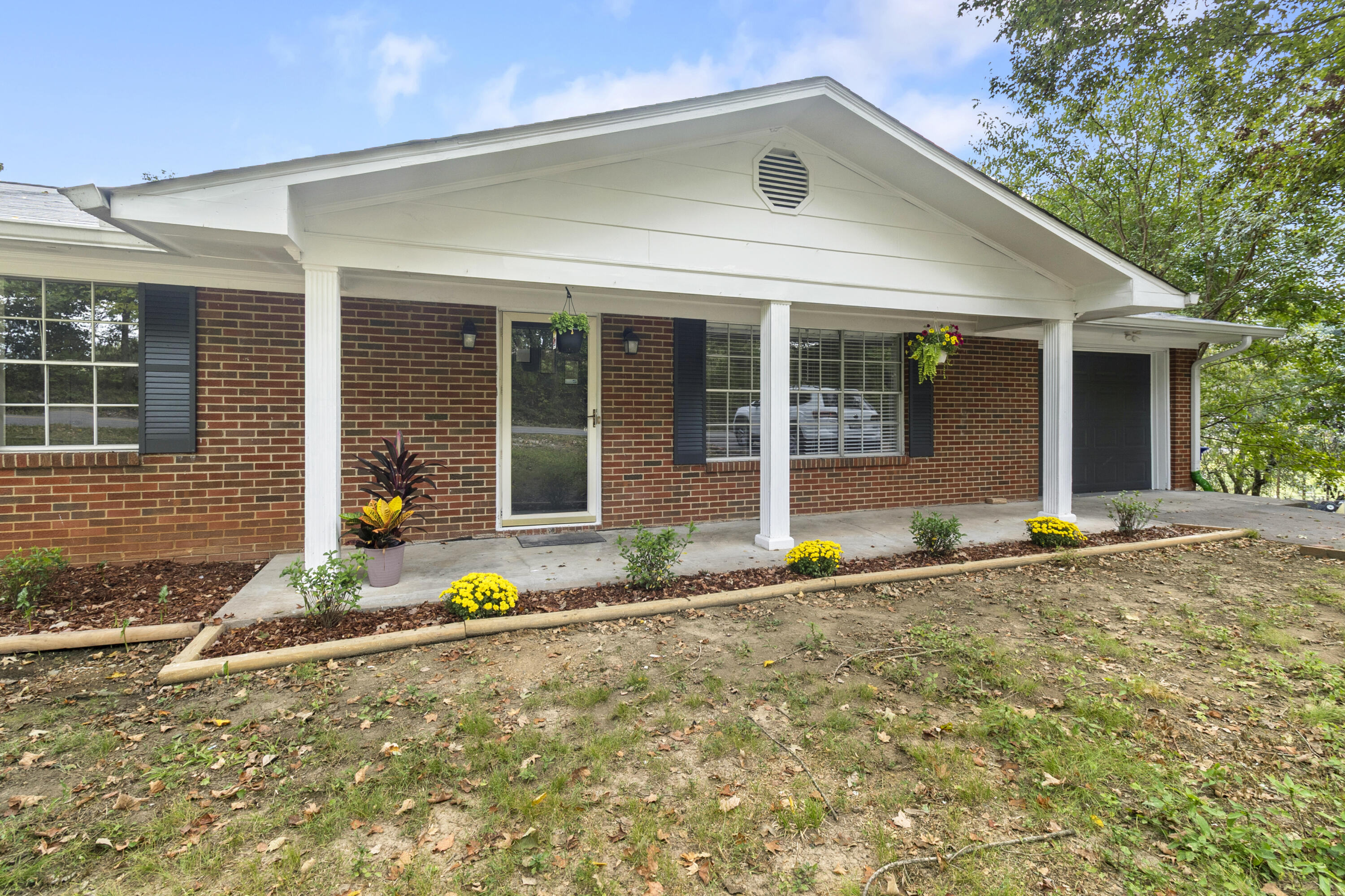 809 Southeast Dockery Lane Cleveland, TN 37323 - Photo 2 of 15 IMG_1103