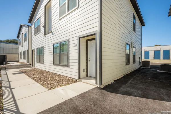 $1,500 | 8719 Wurzbach Road, Unit 302, San Antonio, TX 78240