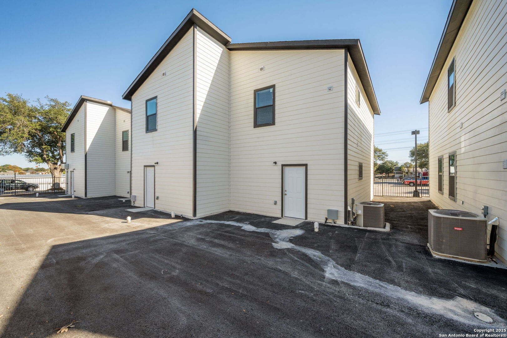 8719 Wurzbach Road, Unit 302 San Antonio, TX 78240 - Photo 16 of 18