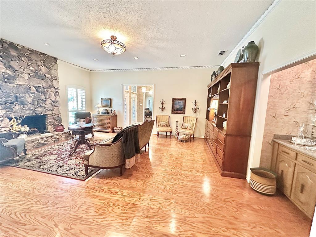 16022 Chalfont Circle Dallas, TX 75248 - Photo 8 of 23