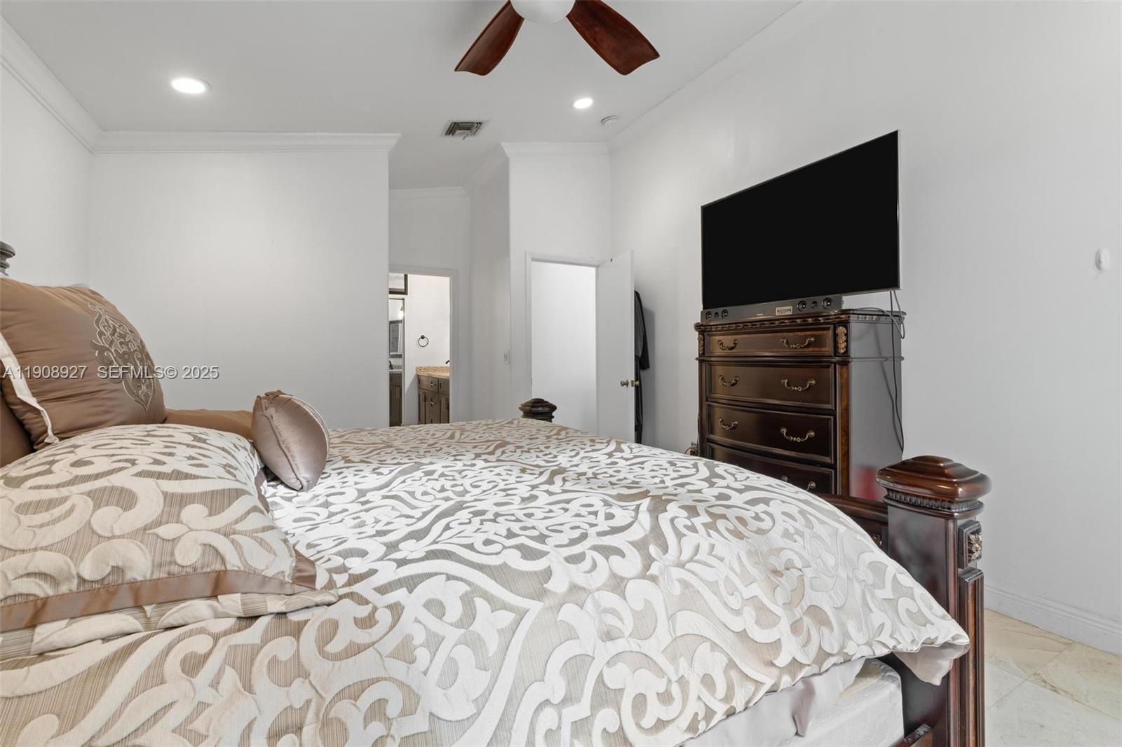 15624 Northwest 12th Road Pembroke Pines, FL 33028 - Photo 19 of 32