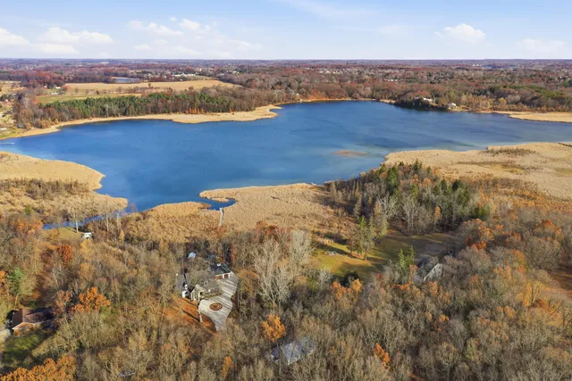 $1,850,000 | 8035 Hidden Shores Drive, Fenton, MI 48430