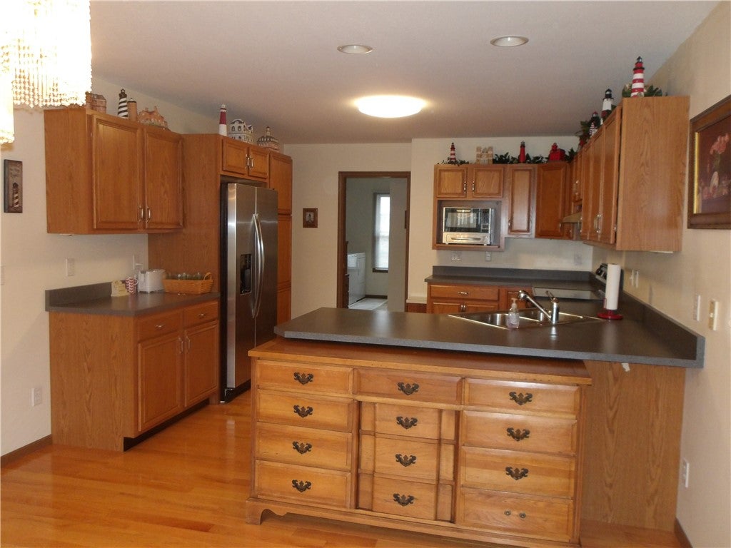 15 Ridgefield Lane Charleston, IL 61920 - Photo 5 of 13 Gallery Image 5
