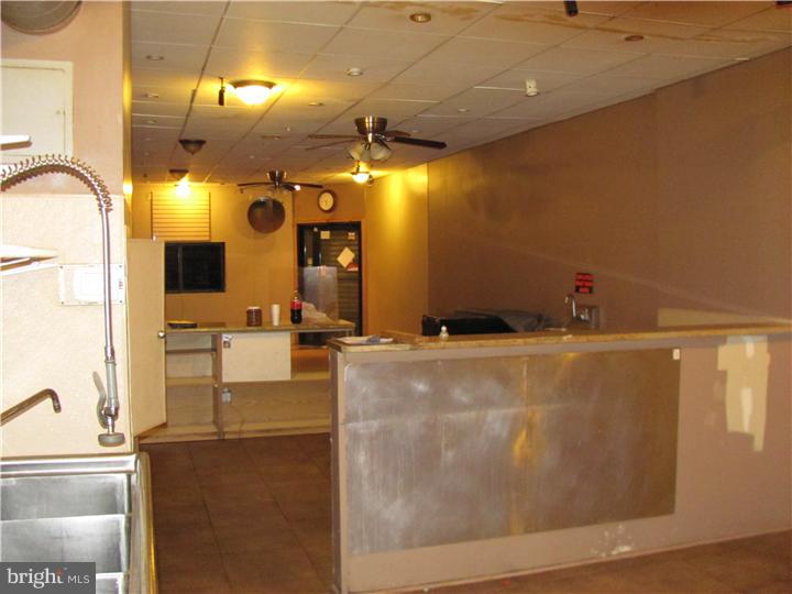 2450 South 20th Street Philadelphia, PA 19145 - Photo 5 of 9