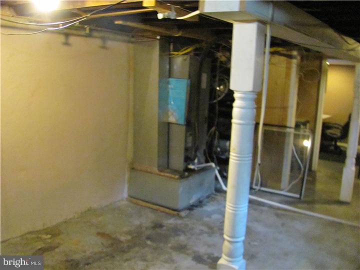 2450 South 20th Street Philadelphia, PA 19145 - Photo 8 of 9