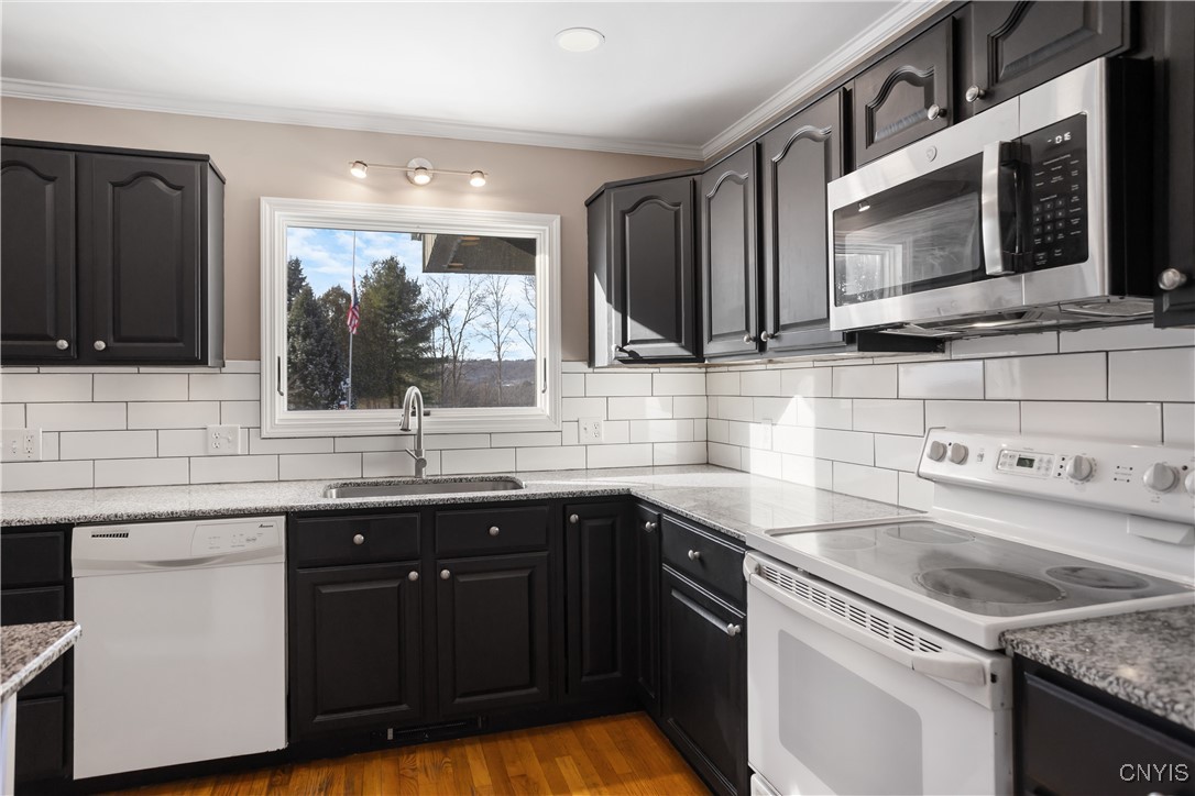 4257 Taylor Road Pompey, NY 13078 - Photo 9 of 38