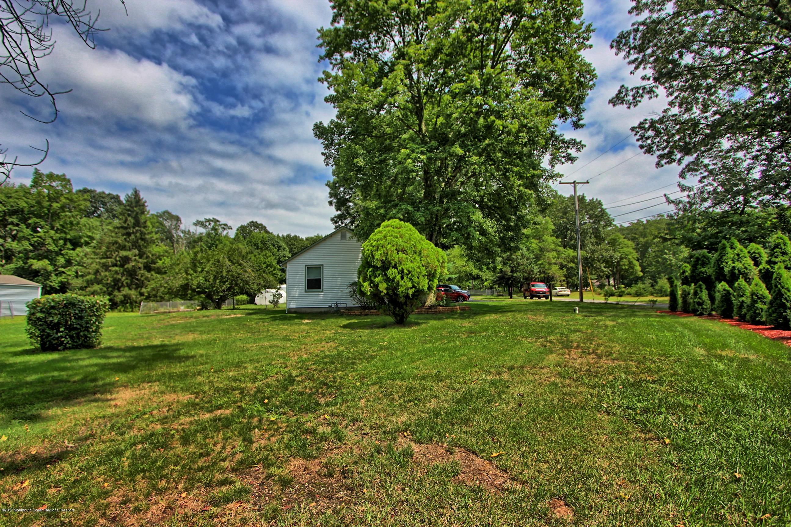 49 Siloam Road Freehold, NJ 07728 - Photo 33 of 38 a view of a garden