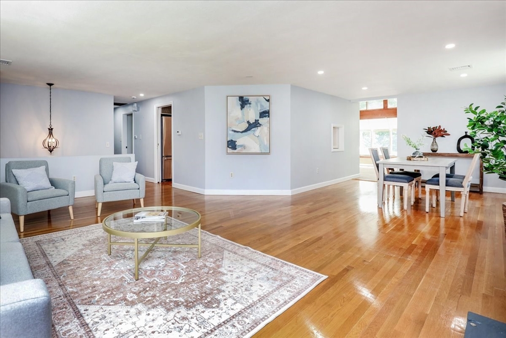 52 Meadowbrook Road Bedford, MA 01730 - Photo 7 of 42 Gallery Image 7