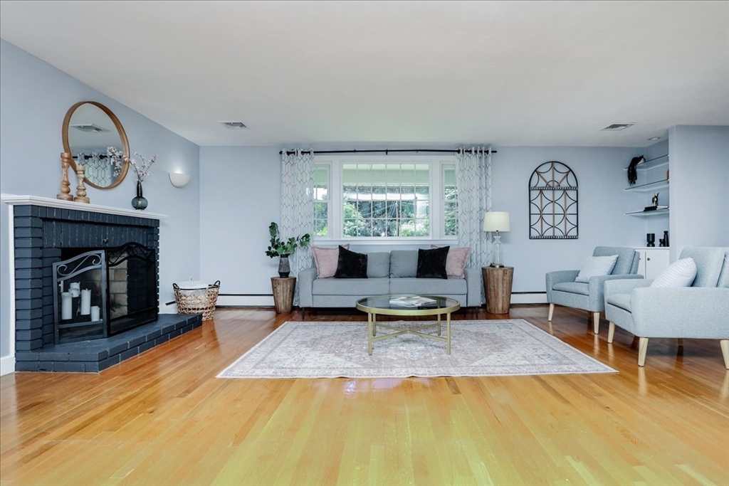 52 Meadowbrook Road Bedford, MA 01730 - Photo 8 of 42 Gallery Image 8