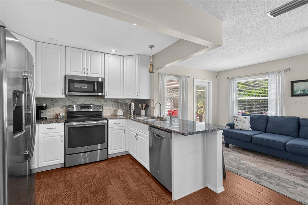 4215 Pandora Road Venice, FL 34293 - Photo 8 of 46 Gallery Image 8