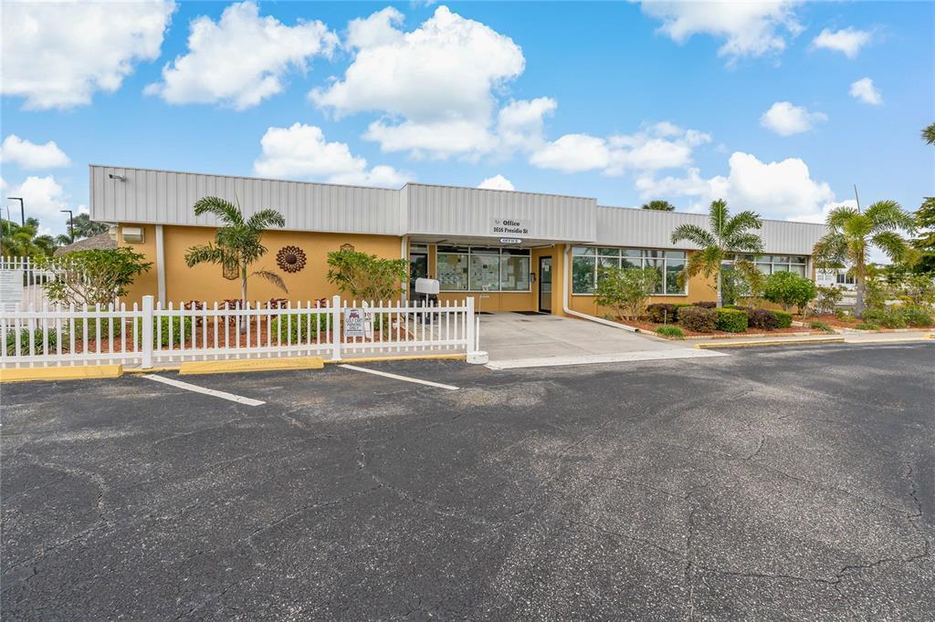 1825 Innisbrook Lane Sarasota, FL 34234 - Photo 31 of 46