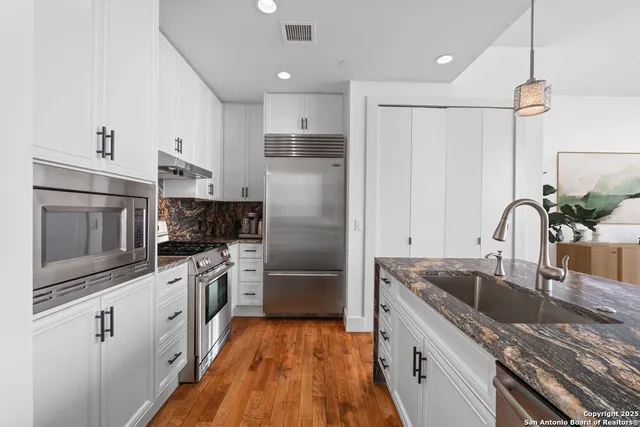 $575,000 | 610 East Market Street, Unit 3110, San Antonio, TX 78205