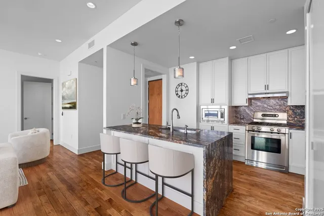 $575,000 | 610 East Market Street, Unit 3110, San Antonio, TX 78205