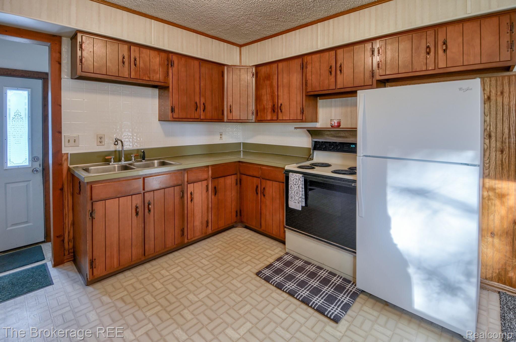 14267 Neff Road Clio, MI 48420 - Photo 16 of 26 SD3_6526-HDR(5).jpg