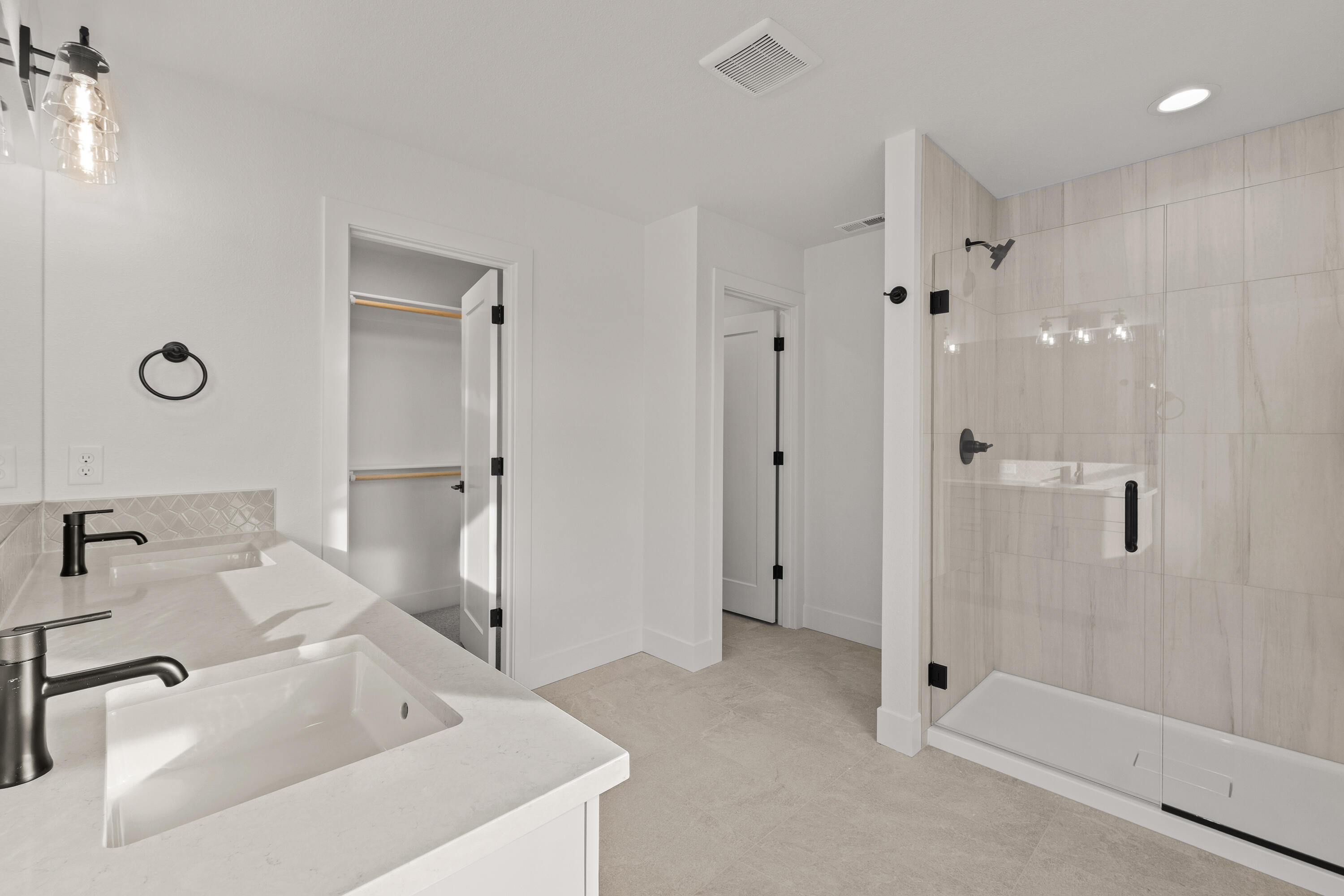 4383 Southwest Rhyolite Place, Unit 22 Redmond, OR 97756 - Photo 24 of 44 a bathroom with a tub sink mirror and shower