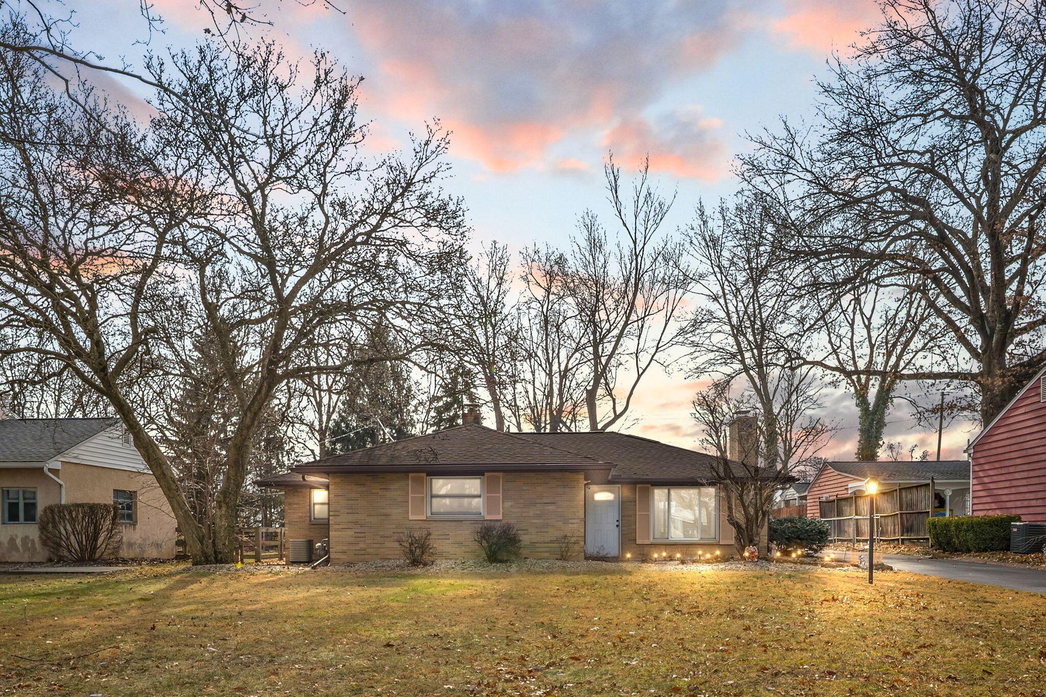 3227 Minerva Lake Road Columbus, OH 43231 - Photo 2 of 77 2-web-or-mls-DSC00231dte