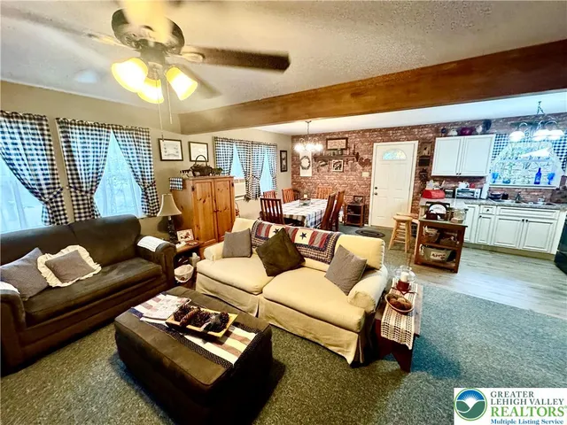 $284,900 | 106 Burnshaw Lane, Albrightsville, PA 18210