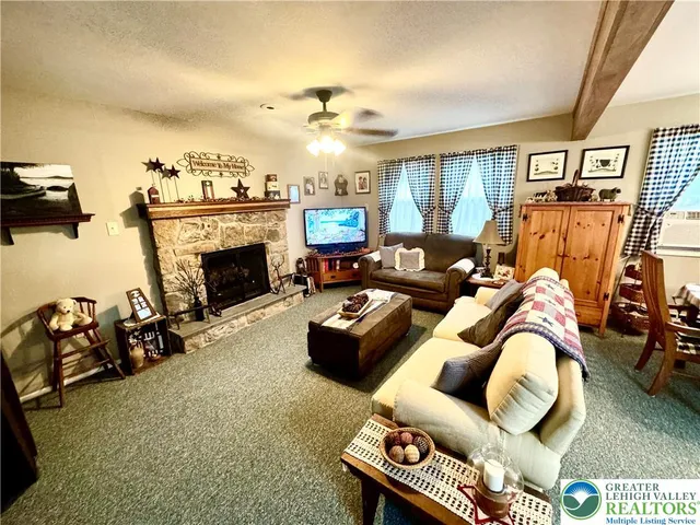 $284,900 | 106 Burnshaw Lane, Albrightsville, PA 18210