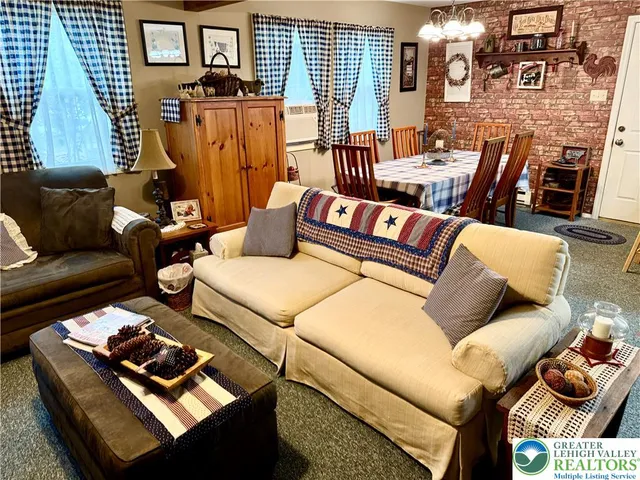 $284,900 | 106 Burnshaw Lane, Albrightsville, PA 18210