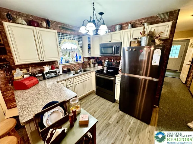 $284,900 | 106 Burnshaw Lane, Albrightsville, PA 18210