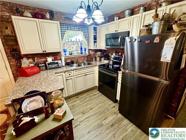 $284,900 | 106 Burnshaw Lane, Albrightsville, PA 18210