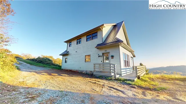 a view of house that has a small yard