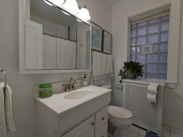 $684,000 | 6734 North Campbell Avenue, Chicago, IL 60645