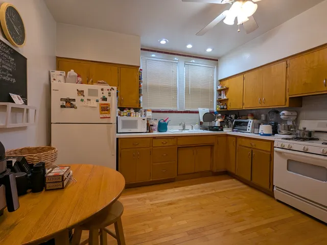 $684,000 | 6734 North Campbell Avenue, Chicago, IL 60645