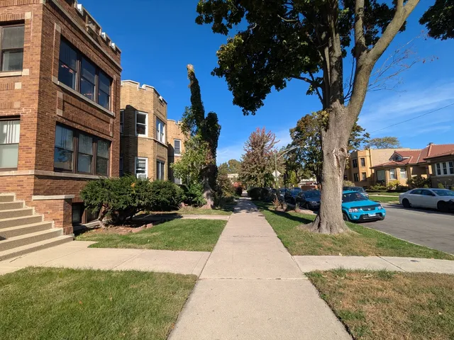 $684,000 | 6734 North Campbell Avenue, Chicago, IL 60645