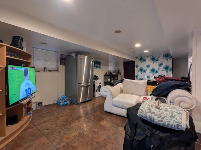 $684,000 | 6734 North Campbell Avenue, Chicago, IL 60645