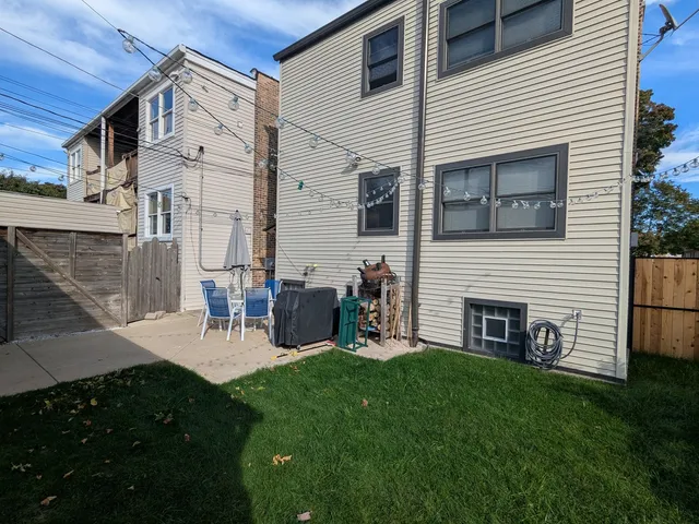 $684,000 | 6734 North Campbell Avenue, Chicago, IL 60645