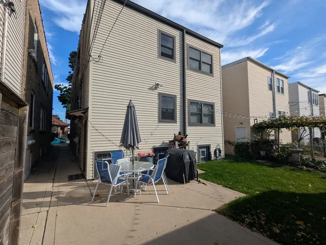 $684,000 | 6734 North Campbell Avenue, Chicago, IL 60645