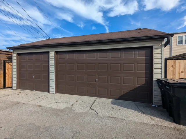 $684,000 | 6734 North Campbell Avenue, Chicago, IL 60645