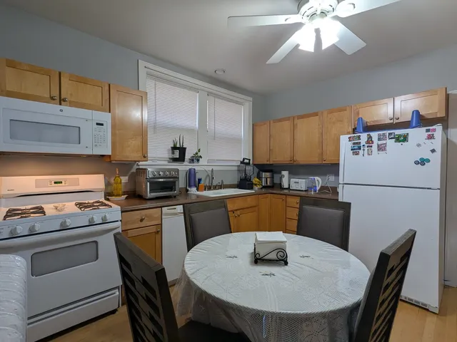 $684,000 | 6734 North Campbell Avenue, Chicago, IL 60645