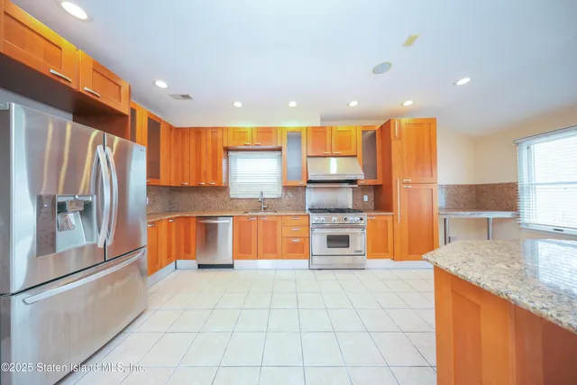 $1,100,000 | 5775 Hylan Boulevard | Prince's Bay