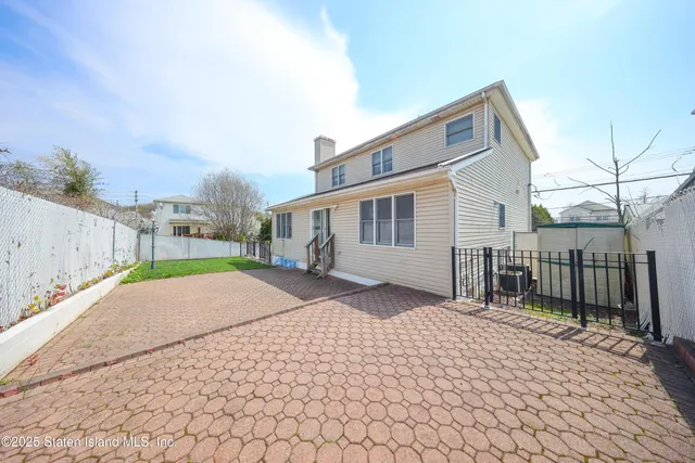 $1,100,000 | 5775 Hylan Boulevard | Prince's Bay