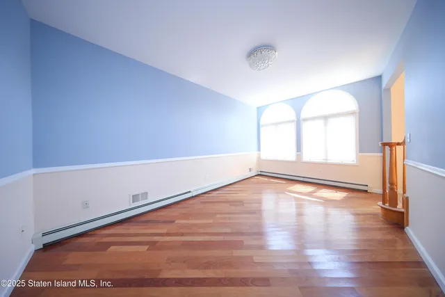 $1,100,000 | 5775 Hylan Boulevard | Prince's Bay