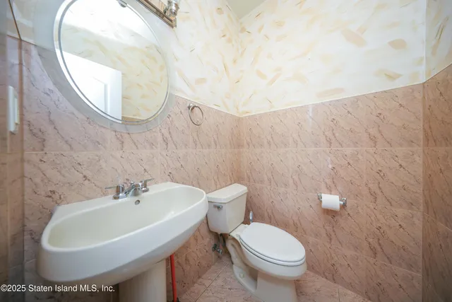 $1,100,000 | 5775 Hylan Boulevard | Prince's Bay