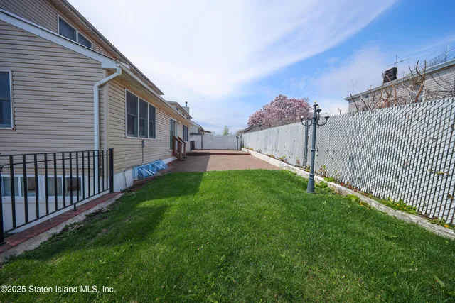 $1,100,000 | 5775 Hylan Boulevard | Prince's Bay