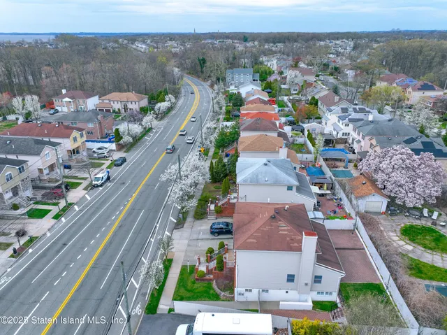 $1,100,000 | 5775 Hylan Boulevard | Prince's Bay