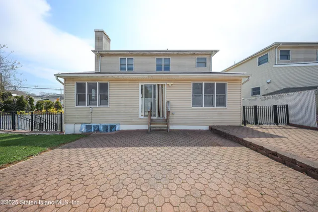 $1,100,000 | 5775 Hylan Boulevard | Prince's Bay