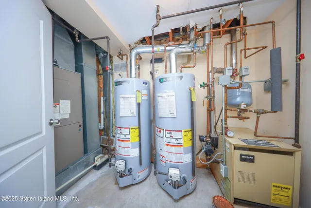 $1,100,000 | 5775 Hylan Boulevard | Prince's Bay