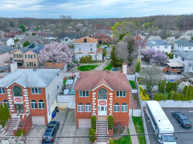 $1,100,000 | 5775 Hylan Boulevard | Prince's Bay