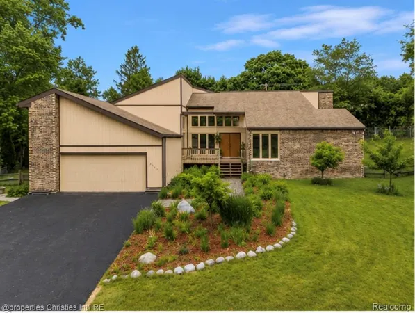 $875,000 | 4566 Walden Drive, Bloomfield Hills, MI 48301
