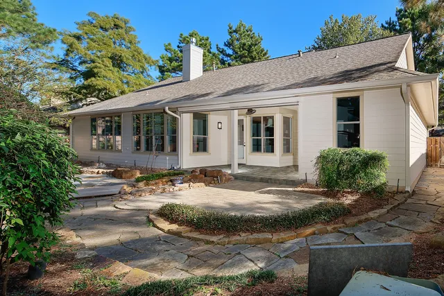 a view of a house with backyard