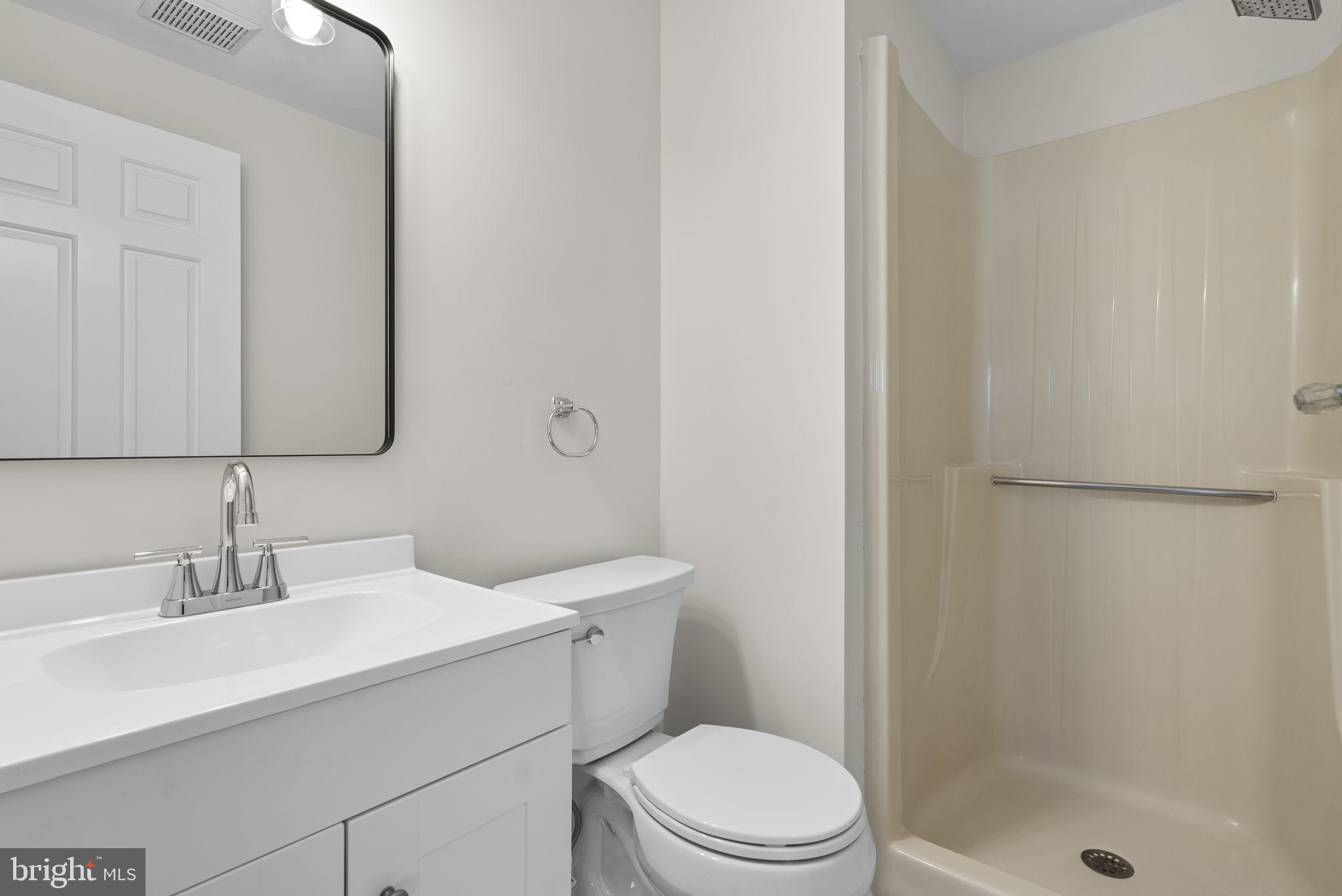 8037 Waterview Court Frederick, MD 21701 - Photo 14 of 33 Primary bath