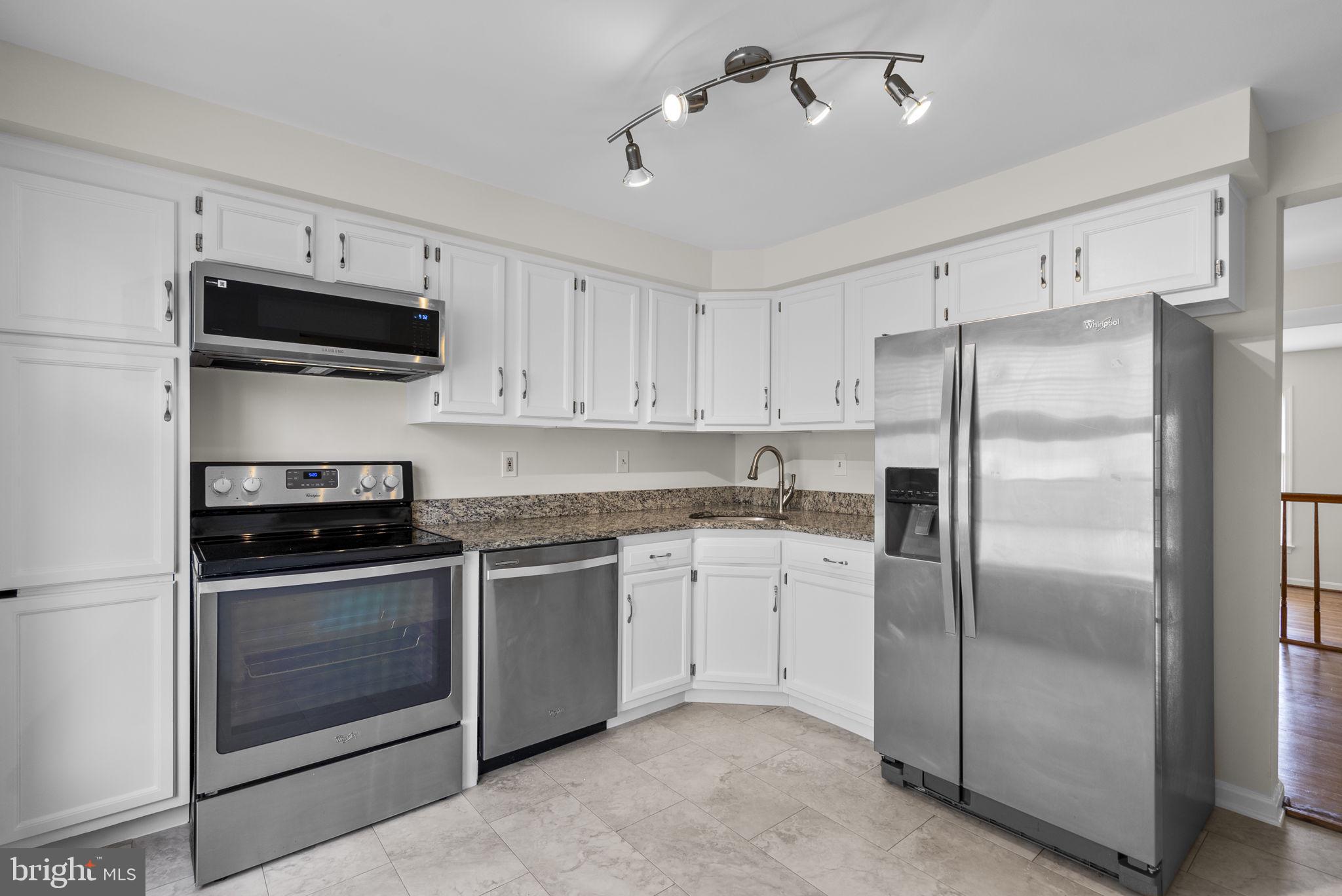8037 Waterview Court Frederick, MD 21701 - Photo 2 of 33 Updated kitchen