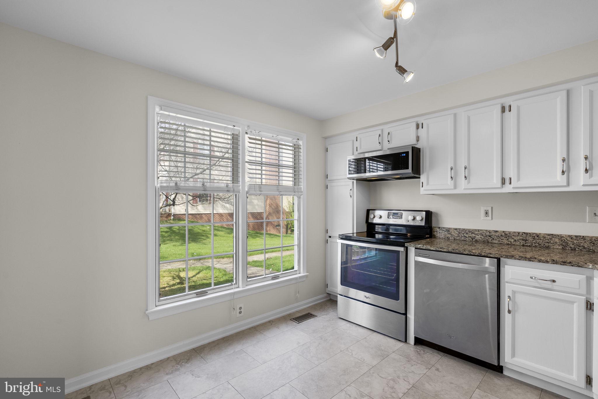 8037 Waterview Court Frederick, MD 21701 - Photo 3 of 33 Light and airy kitchen