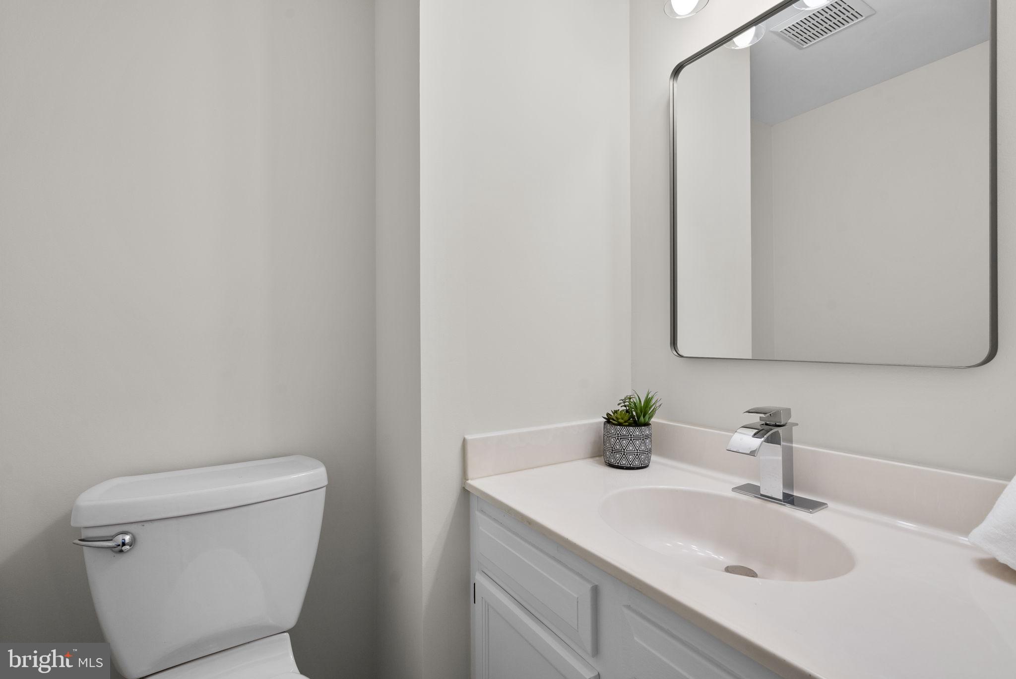 8037 Waterview Court Frederick, MD 21701 - Photo 5 of 33 Main level powder room