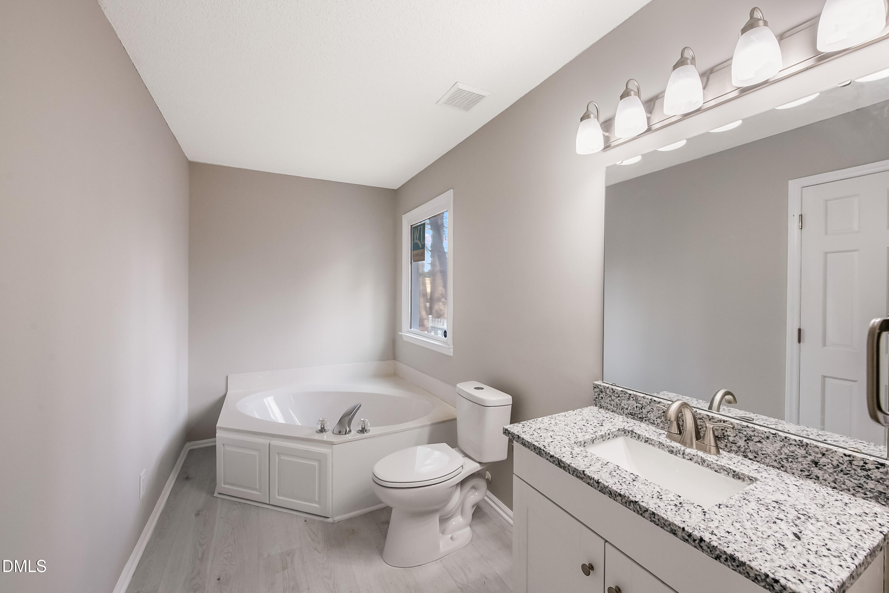 91 Violet Lane Coats, NC 27521 - Photo 12 of 23 91 Violet Ln_www.scalaphotograph.com-19